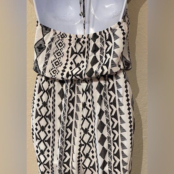 LULU'S Sparrow Black and White Printed Halter Jumpsuit Size S - Picture 6 of 10